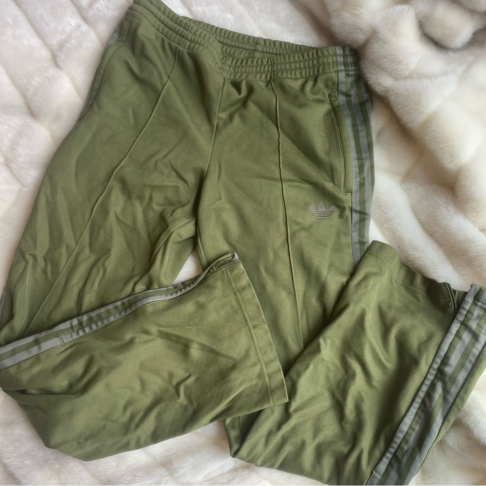 Adidas tracksuit pants size small green